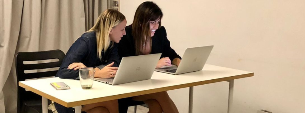 Two women of the IT industry working together